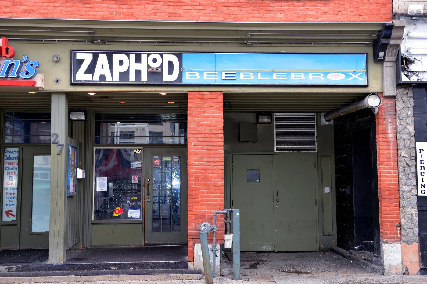 Zaphod Beeblebrox storefront, Ottawa